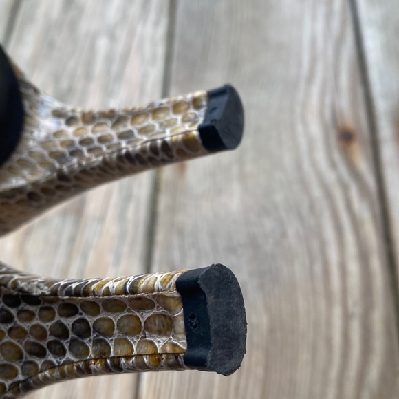 Stuart Weitzman Logo Plainfield Snakeskin Print Leather Peep Toe Heels, 8 - Picture 12 of 14